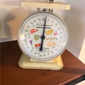 Vintage American Family Scale - Cream